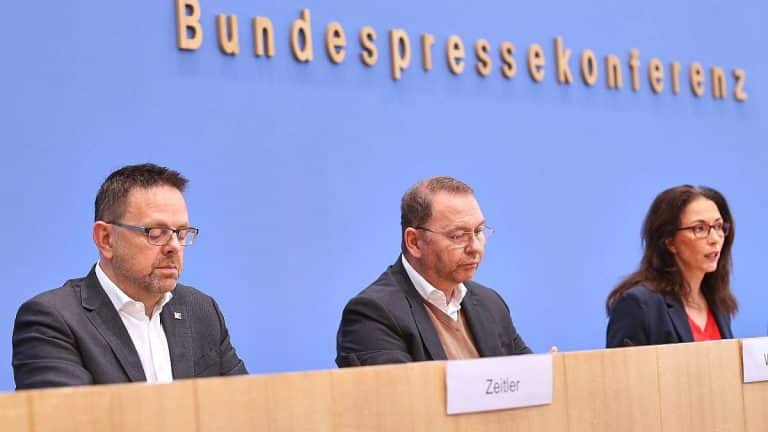 Berlin: Mehrheit der Beschäftigten für Acht-Stunden-Tag Berlin: Mehrheit der Beschäftigten für Acht-Stunden-Tag