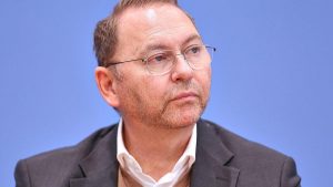 Verdi-Chef verteidigt Lohnforderung: Sieben Prozent und Streikbereitschaft im öffentlichen Dienst der Länder Verdi-Chef verteidigt Lohnforderung: Sieben Prozent und Streikbereitschaft im öffentlichen Dienst der Länder