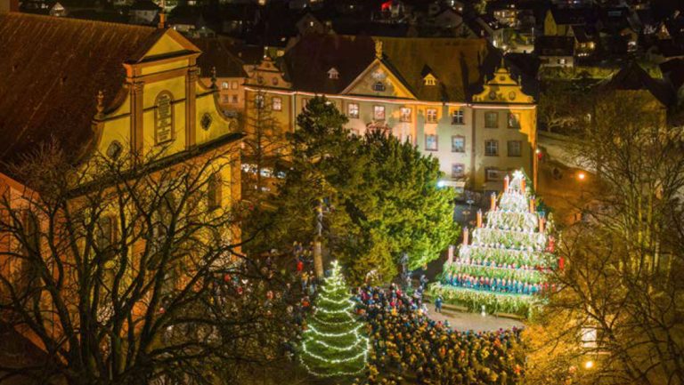Ein 10 Meter hoher Weihnachtsbaum, der singt? Dieses Advents-Wunder gibt es nur in Baden-Württemberg