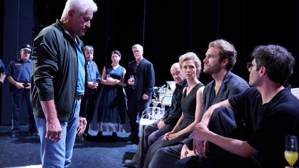 Tatort heute "Das Verlangen" am 2. Feiertag: Gift-Anschlag im Residenztheater – Batic und Leitmayr jagen Bühnen-Killer 1 Tatort heute "Das Verlangen" am 2. Feiertag: Gift-Anschlag im Residenztheater – Batic und Leitmayr jagen Bühnen-Killer tatort das verlangen 122 v img 16 9 xl d31c35f8186ebeb80b0cd843a7c267a0e0c81647