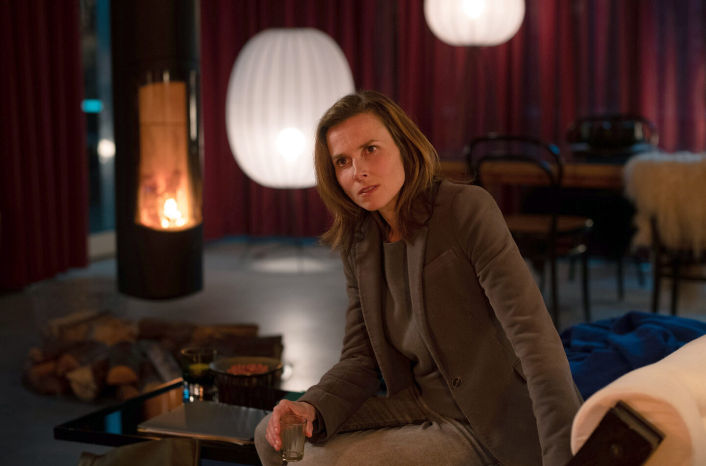 Johanna (Karin Hanczewski) hat eine Mission und da ist es ihr egal, wessen Gefühle sie mit ihren Offenbarungen verletzt.