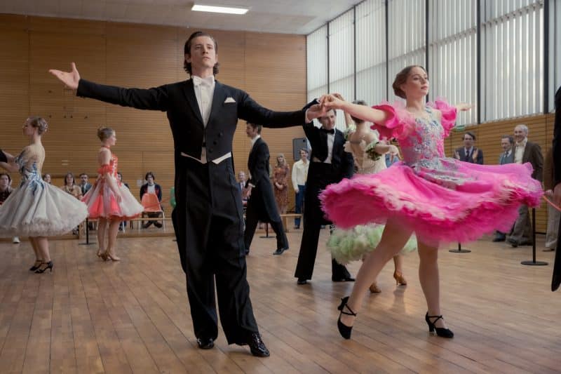 „Ku’damm 77″: Berlin funkelt. Berlin brodelt. Der Schöllack-Dreiteiler startet im ZDF!