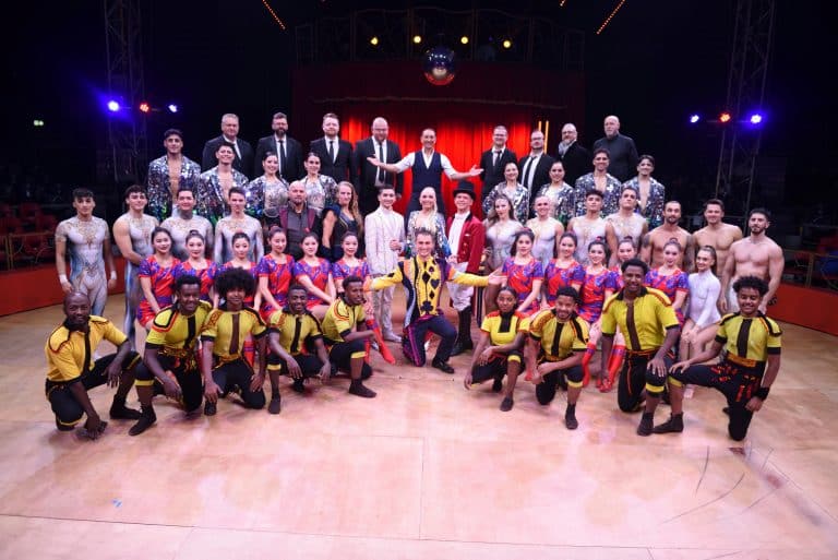 Offenburger Weihnachtscircus: Besucherrekord unterm Manegen-Zelt – Gäste feiern das Finale der 28. Spielzeit