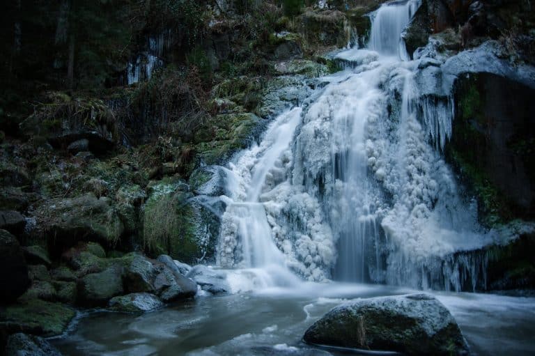 Zugefrorener Wasserfall in Triberg, Schwarzwald