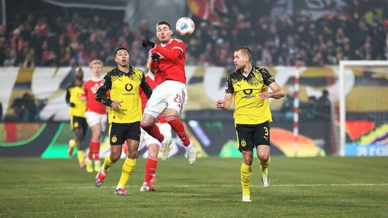 Dortmund siegt souverän bei Union – Acht Punkte hinter Bayern