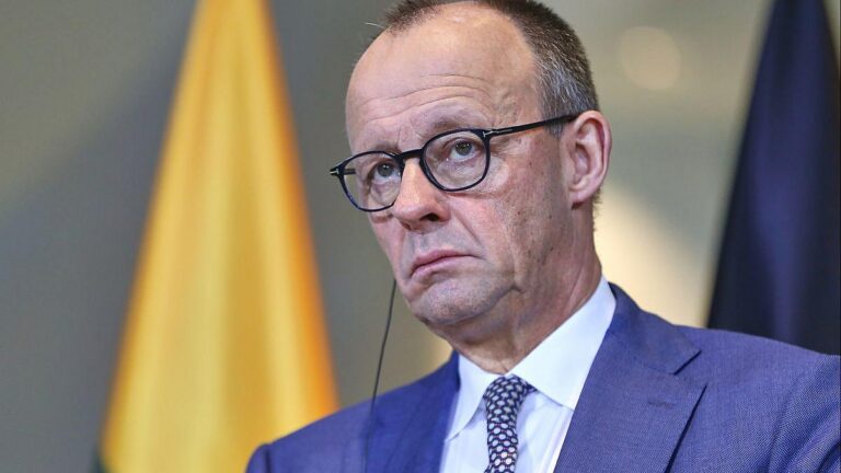 Merz will Menschenrechte in Golf-Staaten thematisieren