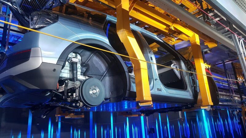 Ökonomen schlagen Alarm: AfD-Pläne für Autoindustrie schaden Standort Ökonomen schlagen Alarm: AfD-Pläne für Autoindustrie schaden Standort