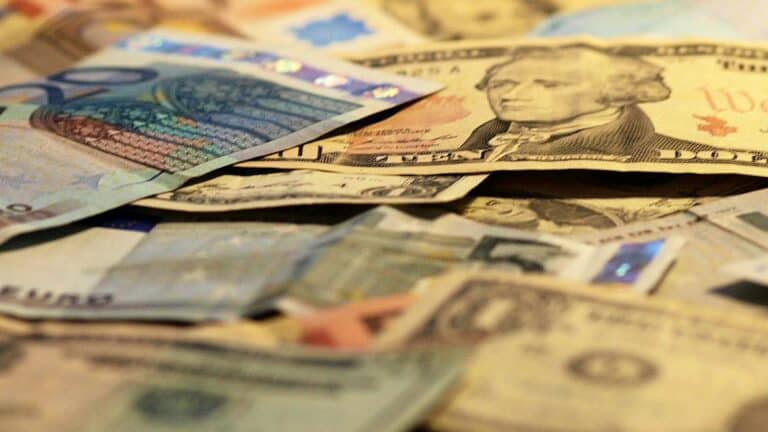 Deutschland lockt Investoren zurück: Kapitalzuflüsse übertreffen erstmals seit 2003 Abflüsse