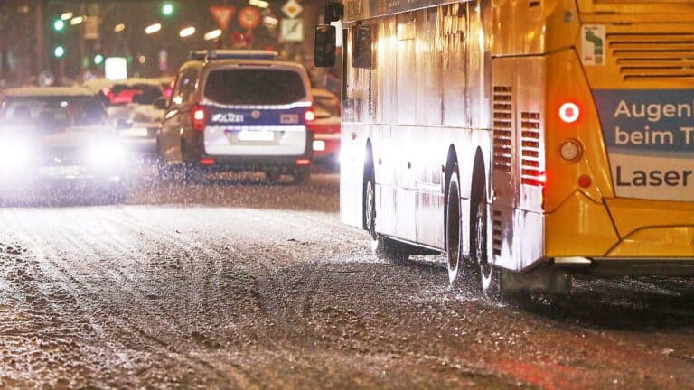 Glatteisregen droht: Wetterdienst warnt vor Eisbildung im Nordosten