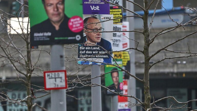 Plakate schlagen Social Media im Wahlkampf