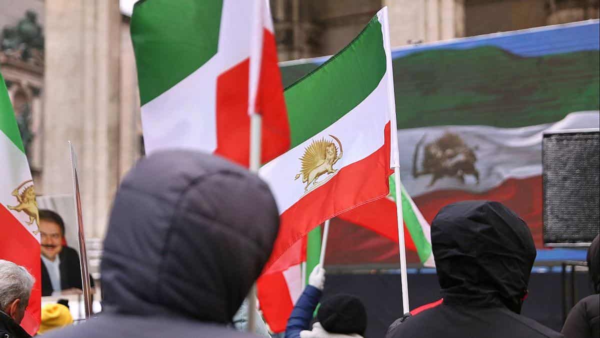 Berlin: Grüne fordern Iran-Sanktionen, Kartellamt will schärfere Instrumente