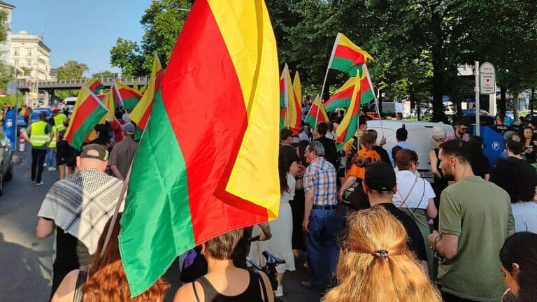 Syrien: Abgeordnete fordern Stopp der Offensive auf Kurden