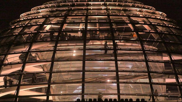 SPD und Grüne wollen schärfere Kontrollen am Bundestag