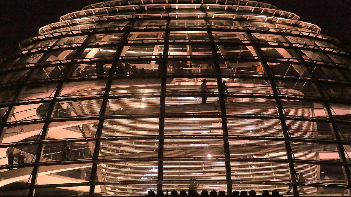SPD und Grüne wollen schärfere Kontrollen am Bundestag SPD und Grüne wollen schärfere Kontrollen am Bundestag