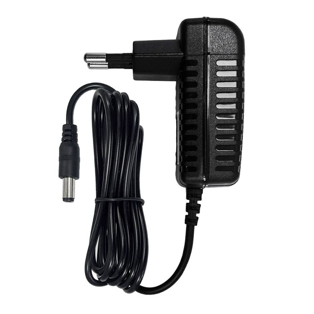 Schwarzes Netzteil mit Kabel und Stecker.