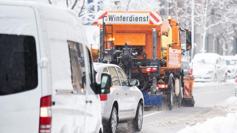 Schnee und Glättegefahr: Winter meldet sich in Baden-Württemberg zurück