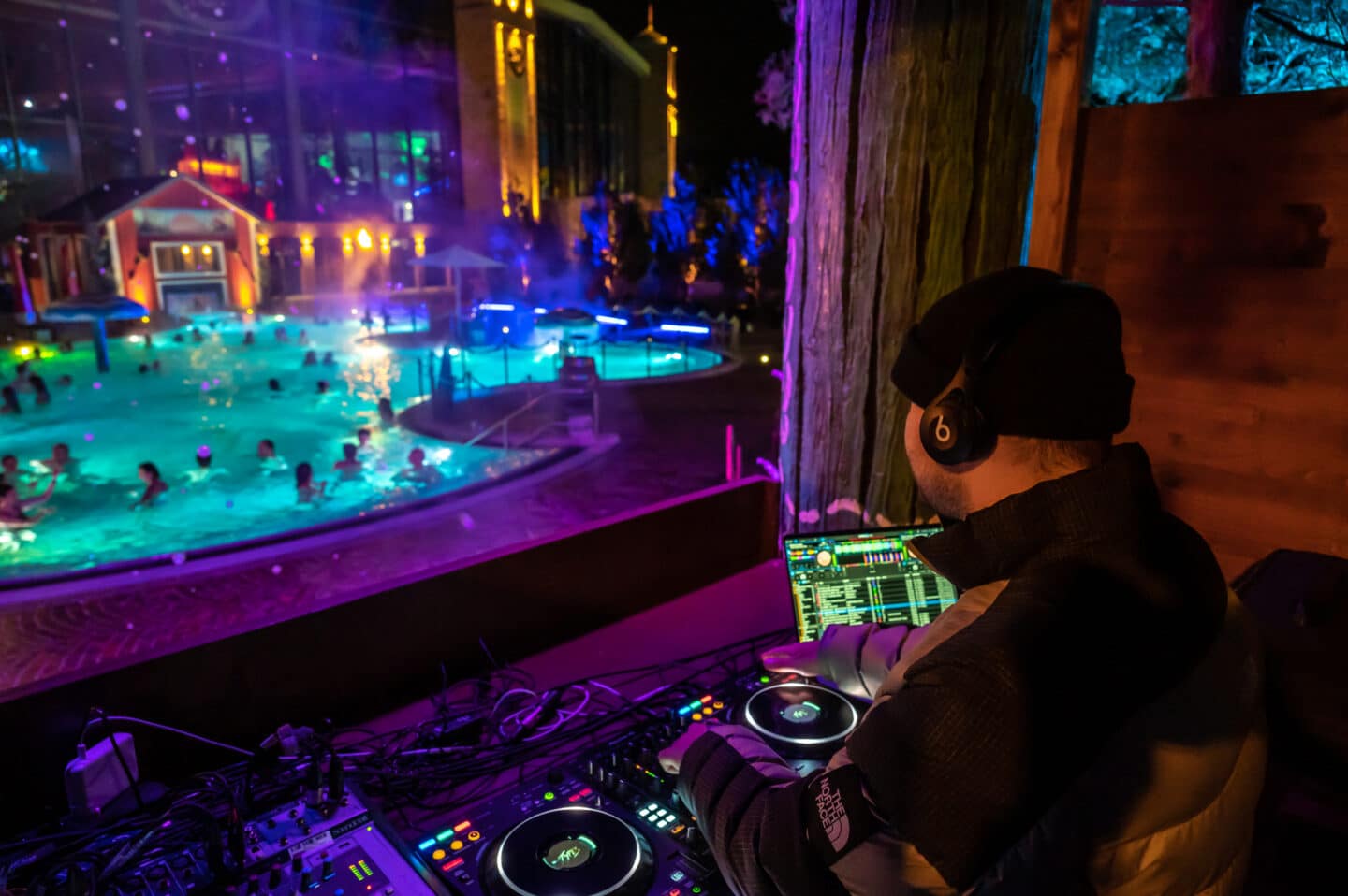 Bis 24 Uhr legen die Rulantica DJs am 7. Februar auf, auch die zahlreichen Rutschen und Attraktionen lassen sich bis Mitternacht erleben