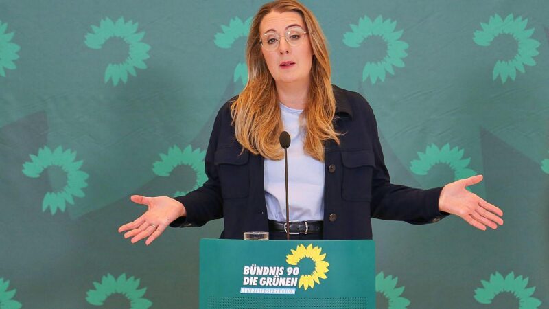 Grüne drohen mit Verfassungsbeschwerde gegen Bundeshaushalt Grüne drohen mit Verfassungsbeschwerde gegen Bundeshaushalt