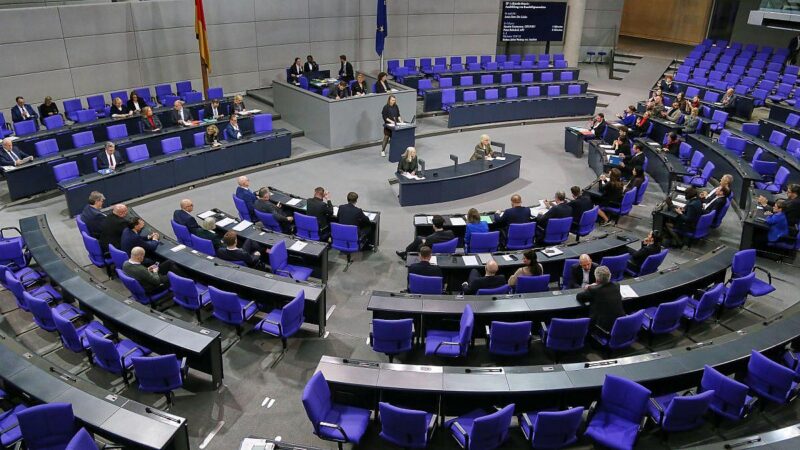 CSU bremst SPD bei Frauenquote im Bundestag