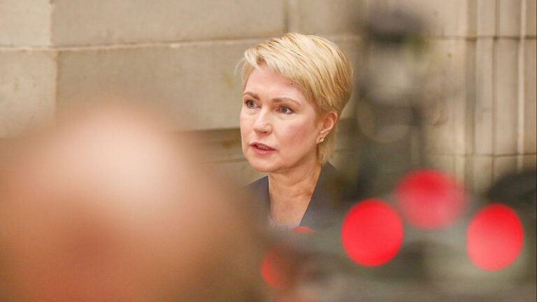 Zahnarztkosten: Schwesig schießt gegen CDU-Pläne