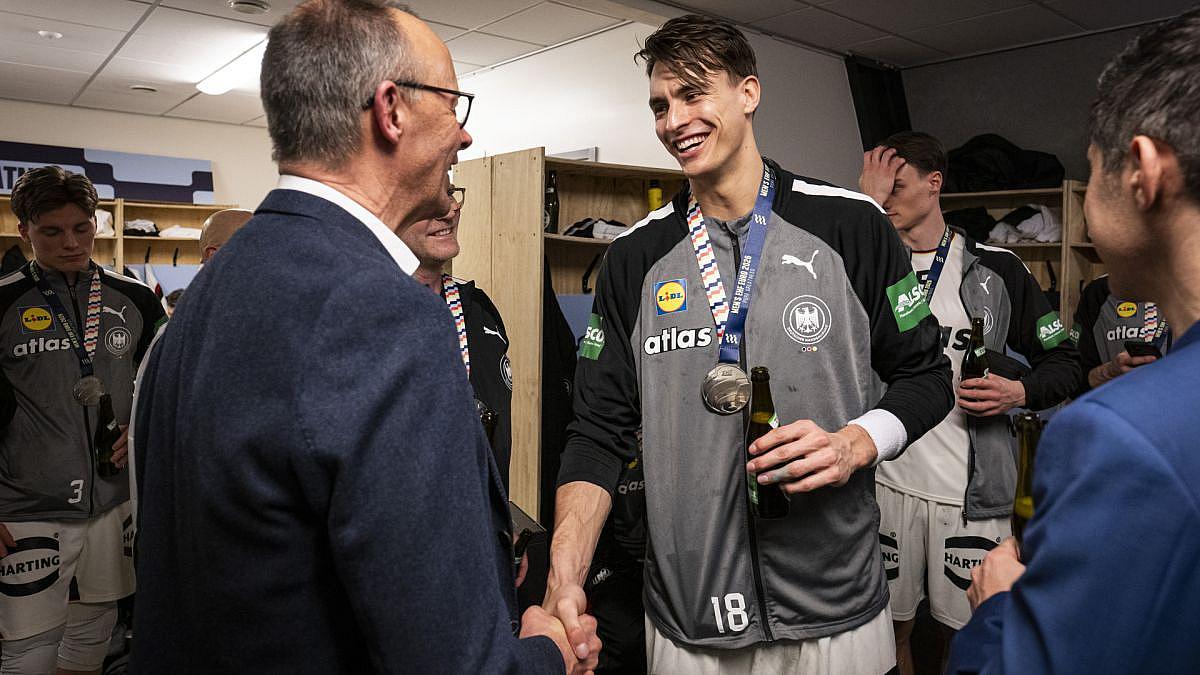 Merz besucht Handballer persönlich