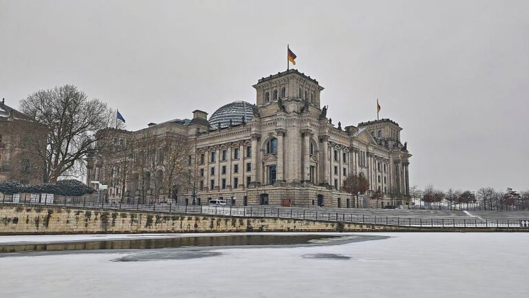 Kein Bundestagsausweis für Mitarbeiter: Gericht bestätigt Verweigerung