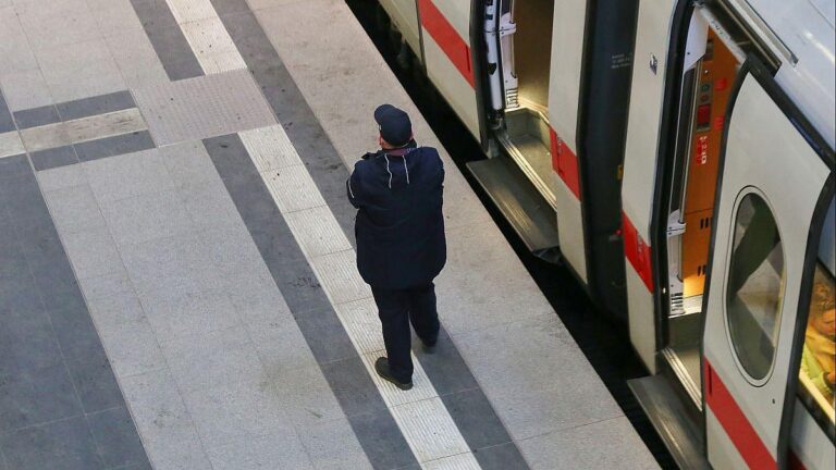 Gewerkschaft schlägt Alarm: Jeder dritte Bahnmitarbeiter denkt an Kündigung