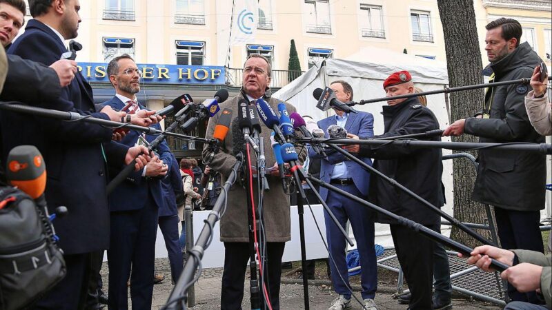 Pistorius übergibt erste Quantum-Drohne an Selenskyj