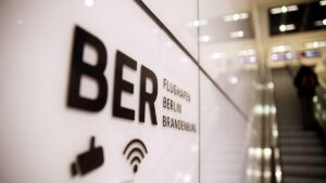 Blitzeis legt BER weiter lahm: Kein Flugbetrieb am Freitagmorgen