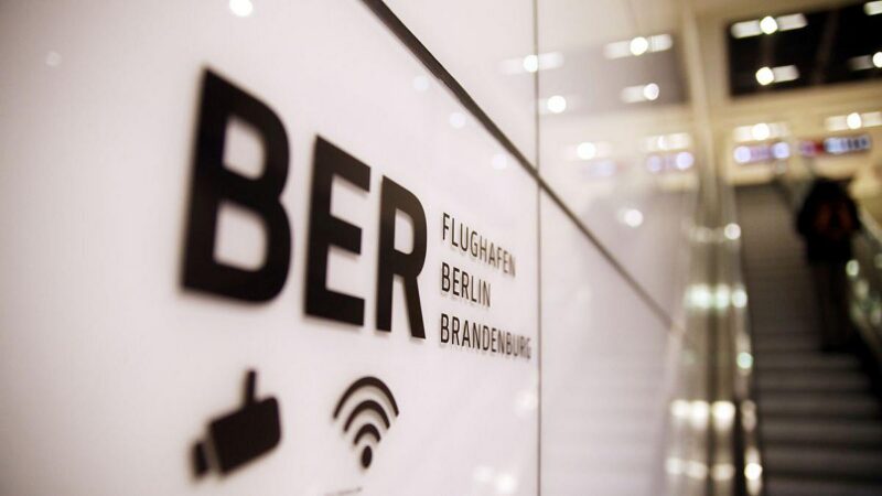 Blitzeis legt BER weiter lahm: Kein Flugbetrieb am Freitagmorgen