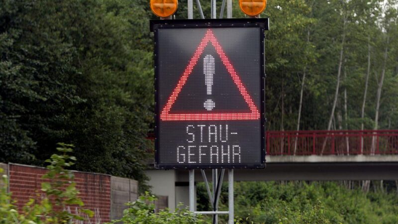 Stau-Frust 2025: Weniger Unfälle, mehr Zeitverlust