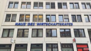 Wirtschaftsrat der CDU fordert Kürzung bei Beamtenpensionen Wirtschaftsrat der CDU fordert Kürzung bei Beamtenpensionen