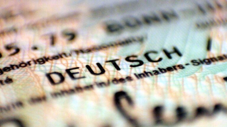 Berlin: Einbürgerungen fast verdoppelt