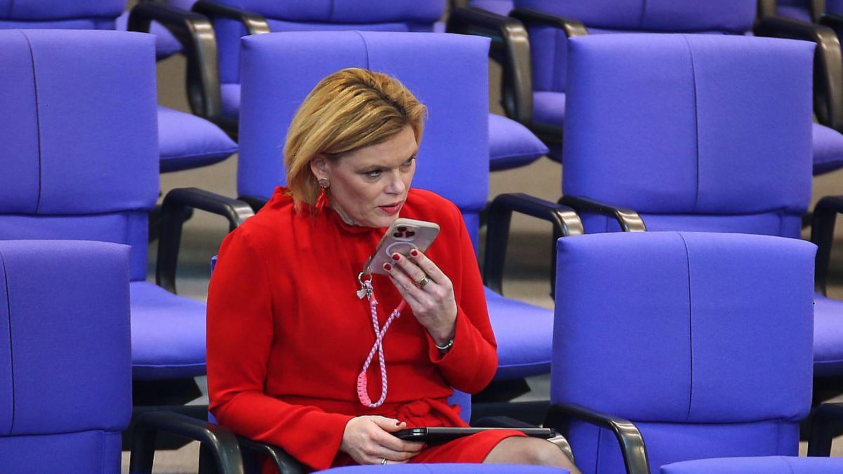 Klöckner gegen Handy-Verbot im Bundestag – Aber nicht so! Klöckner gegen Handy-Verbot im Bundestag – Aber nicht so!