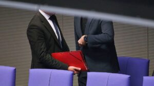 Früher auf die Mütze: Hass auf Politiker auf Rekordhoch