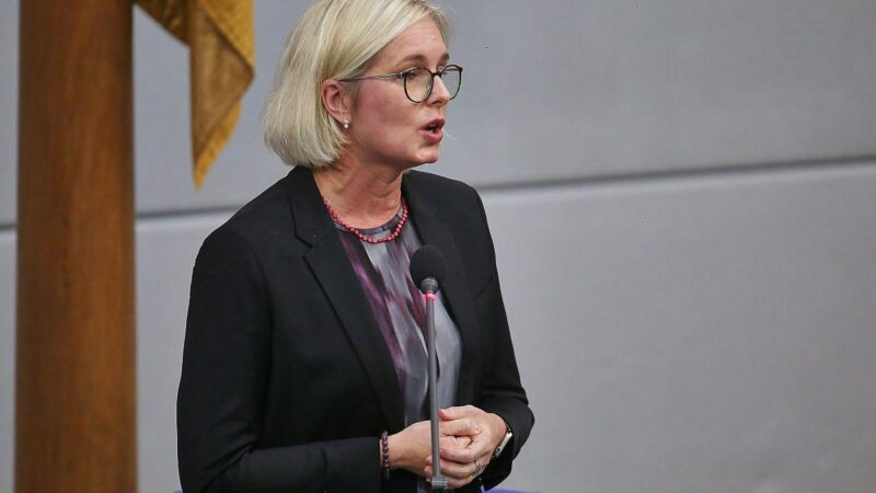 Kein WM-Boykott: Staatsministerin bremst Rufe aus Kein WM-Boykott: Staatsministerin bremst Rufe aus