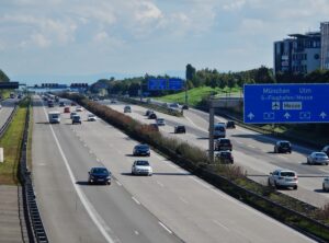 Mitten auf der A8: Deutschlands einzige bewohnte Autobahninsel liegt in Baden-Württemberg