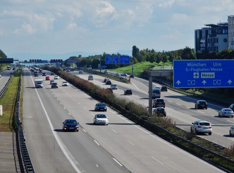 Mitten auf der A8: Deutschlands einzige bewohnte Autobahninsel liegt in Baden-Württemberg