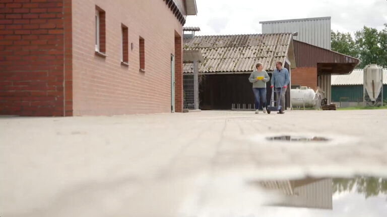 Paul Ronzheimer zeigt heute in SAT.1 Bürokratie-Wahnsinn: Landwirtin braucht Fahrtenbuch für Sackkarre