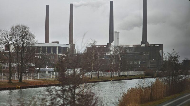 Volks­wa­gen: Gew­inn bricht ein – Aus­blick dämpft Hoff­nun­gen