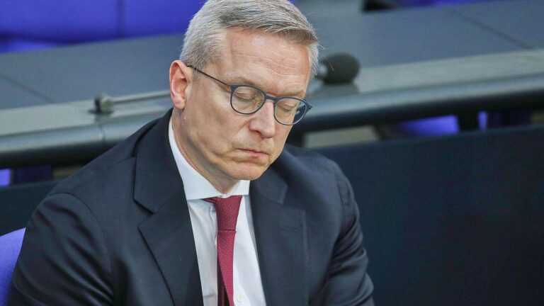 Radikalkritik an Regierung: Bürokratieabbau stockt