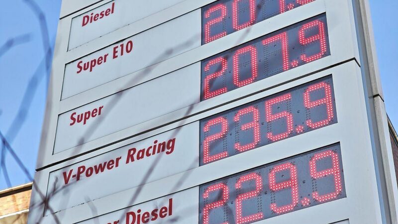 Prominenter Experte fordert Wachsamkeit bei Spritpreisen Prominenter Experte fordert Wachsamkeit bei Spritpreisen