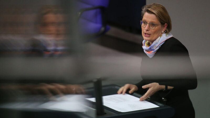 Justizministerin sichert Terroropfern Beistand zu