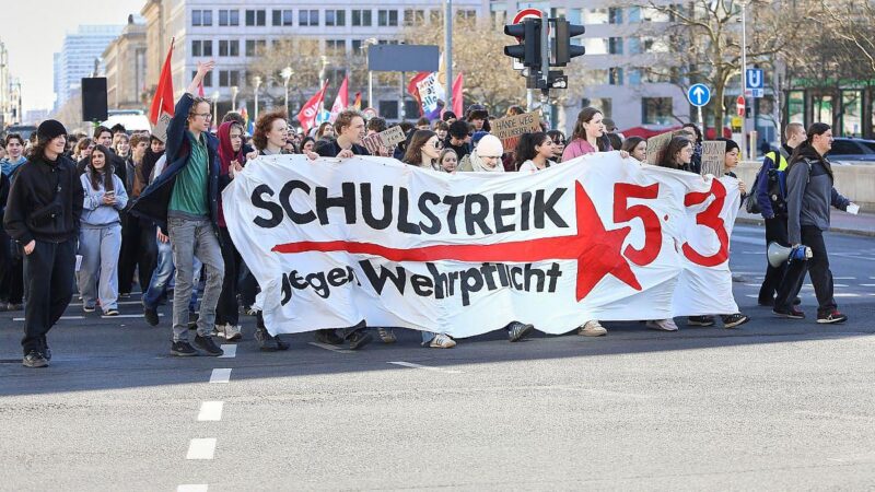 Schüler protestieren bundesweit gegen Wehrdienstpläne