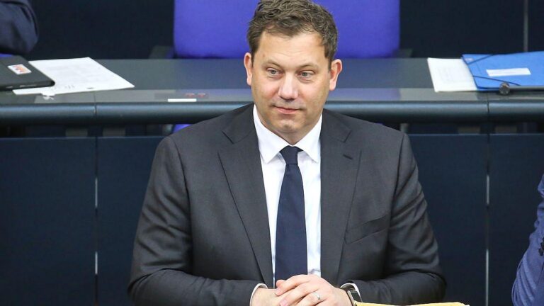 Klingbeil öffnet sich für günstigere Altersvorsorge