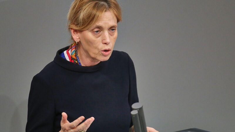 Prien zeigt Sympathie für Frauenstreik