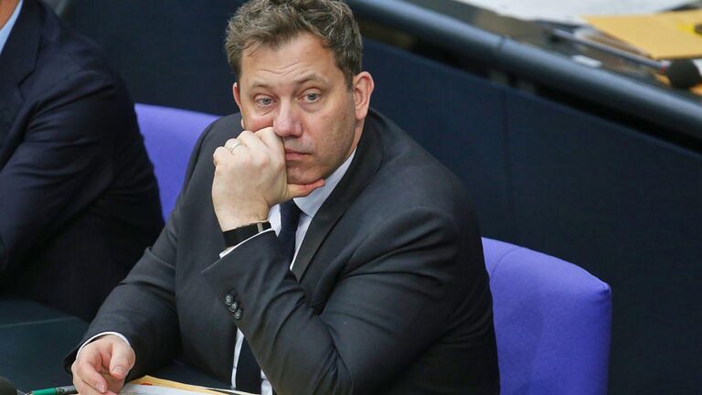 Bundesfinanzminister: Sparziel erreicht, mehr muss folgen