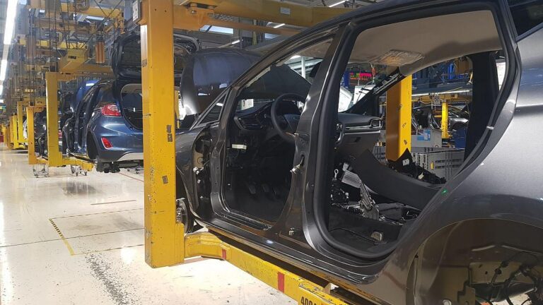 Stellenabbau in der Autoindustrie: Job-Angebote sinken drastisch