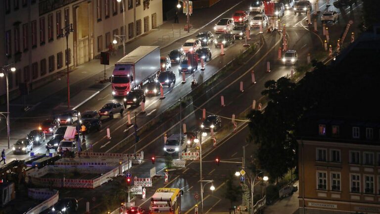 SPD will Spritpreise bremsen: Kartellrecht schärfer, Pauschale rauf