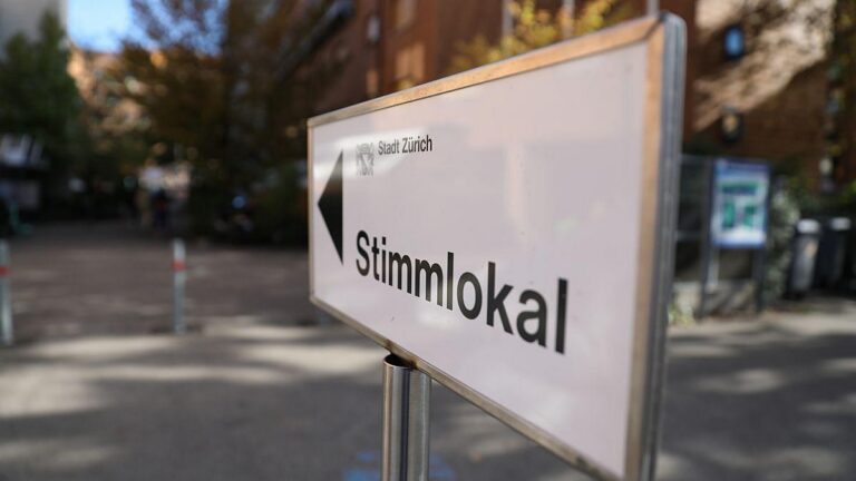 Schweizer lehnen drastische Rundfunkbeitrags-Kürzung ab